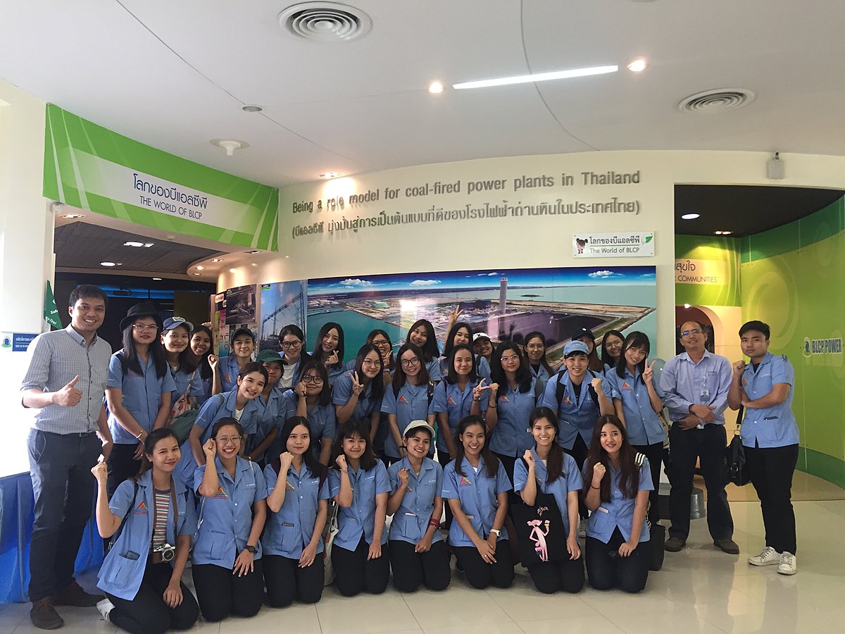 คณาจารย์และนักศึกษา-คณะสาธารณสุขศาสตร์-มหาวิทยาลัยธรรมศาสตร์-เข้าเยี่ยมชมอาคารพลังงานเคียงสะเก็ด