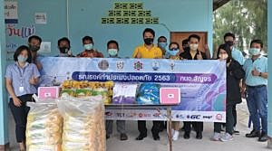 โรงไฟฟ้าบีแอลซีพีร่วมแจกจ่ายข้าวสารให้แก่-พี่น้องกลุ่มประมง-ในกิจกรรม-“รณรงค์ประมงปลอดภัย-2563”