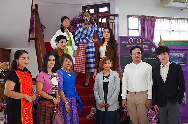 ชนะเลิศการประกวดชุดผ้าไทย-ในงาน-OTOP-CITY-20210106204759