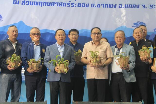 โรงไฟฟ้าบีแอลซีพี-ร่วมสนับสนุนมอบป้ายพันธุ์ไม้ถาวร-2