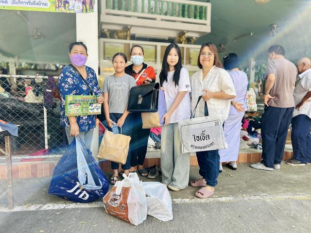 อาสาสร้างสุขบีแอลซีพีร่วมใจ-นำขยะรีไซเคิลสมทบและคัดแยกขยะในกิจกรรมทอดผ้าป่าขยะ