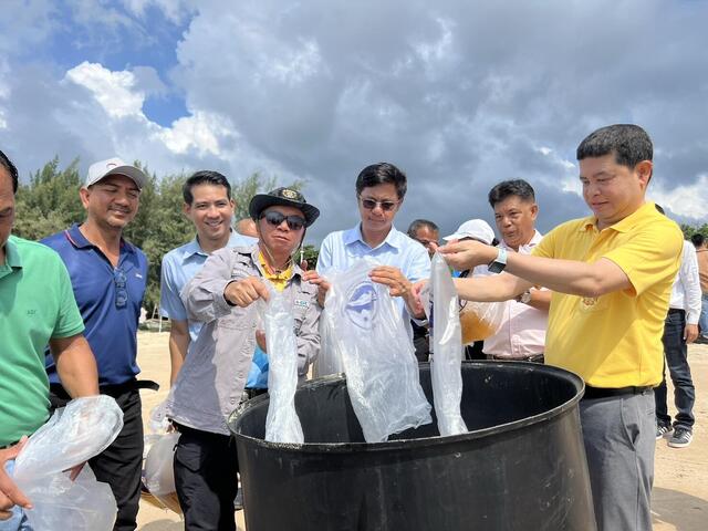 โรงไฟฟ้าบีแอลซีพี-ร่วมกิจกรรมปล่อยพันธ์ุสัตว์น้ำ
