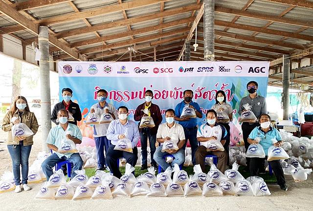 BLCP-โดยนายอดิศร-วังมูล-ผู้อำนวยการสายงานบริหารและองค์กรสัมพันธ์-นำทีมเข้าร่วมหารือกับ-นายพิเชษฐ์-ทองพันธ์-จัดหางานจังหวัดระยอง-ตามความร่วมมือโครงการส่งเสริมการจ้างงานสำหรับผู้จบการศึกษาใหม่-(Government-Co-Payment)-เน้นผู้ที่มีภูมิลำเนาใน-จ-ระยอง-20201225213857