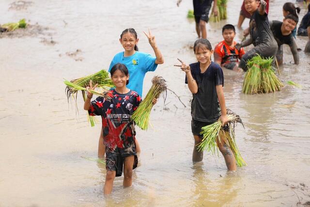 blcp-จับมือชุมชนคลองน้ำหูและภาคีเครือข่าย-ร่วมสืบสานภูมิปัญญาวิถีทำนาข้าว