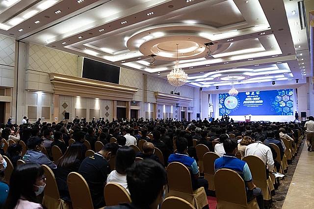 11-ปีต่อเนื่องที่-BLCP-สร้างความแข็งแรงให้กับองค์กรด้วยนโยบายตอบแทนสังคม-ที่มั่นคง-การันตีด้วยรางวัล-CSR-DIW-Continuous-Award-2020-จากกรมโรงงานอุตสาหกรรม