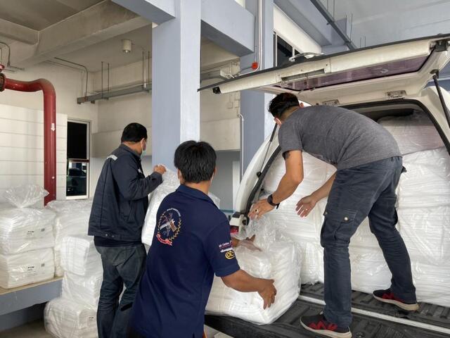 blcp-ร่วมแรงร่วมใจสนับสนุนอุปกรณ์ดูดซับน้ำมัน-oil-absorbent-pads-ให้กับ-สทร