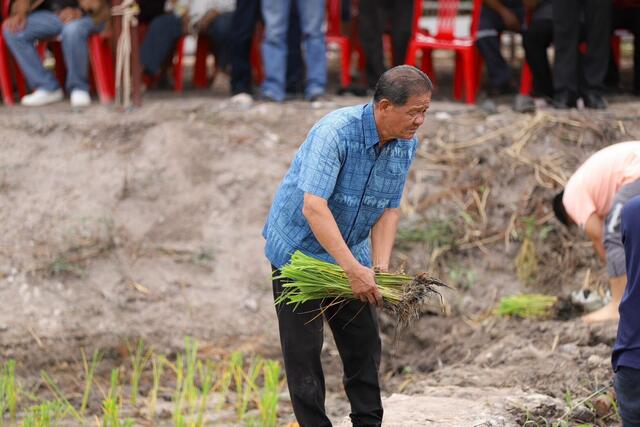blcp-จับมือชุมชนคลองน้ำหูและภาคีเครือข่าย-ร่วมสืบสานภูมิปัญญาวิถีทำนาข้าว