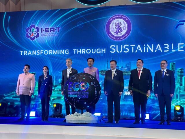 blcp-ร่วมรับมอบ-2-ใบประกาศเกียรติคุณด้านสังคมและสิ่งแวดล้อม-ภายในงาน-eco