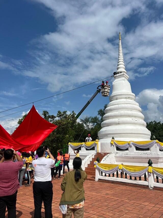 สืบสานประเพณีลอยกระทง-ณ-อัญมณีหนึ่งเดียวในระยอง-พายซับบอร์ดแห่ผ้าแดง
