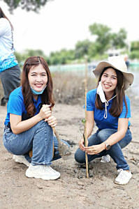 BLCP-ร่วมปลูกป่าชายเลน-เพิ่มพื้นที่ป่าในเมือง-“ป่าชายเลนพระเจดีย์กลางน้ำ-อัญมณีหนึ่งเดียวในระยอง”
