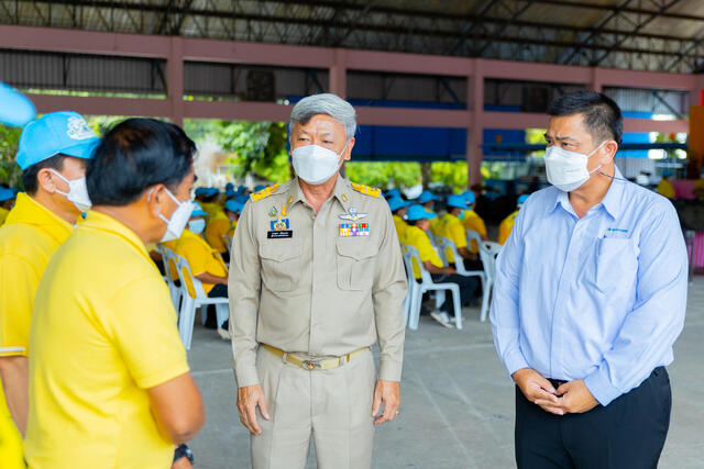 blcp-ห่วงใยชาวระยอง-ส่งมอบถุงยังชีพและน้ำดื่ม