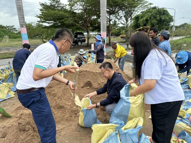โรงไฟฟ้าบีแอลซีพี-ผนึกกำลังชุมชน-ร่วมบริจาคน้ำดื่ม