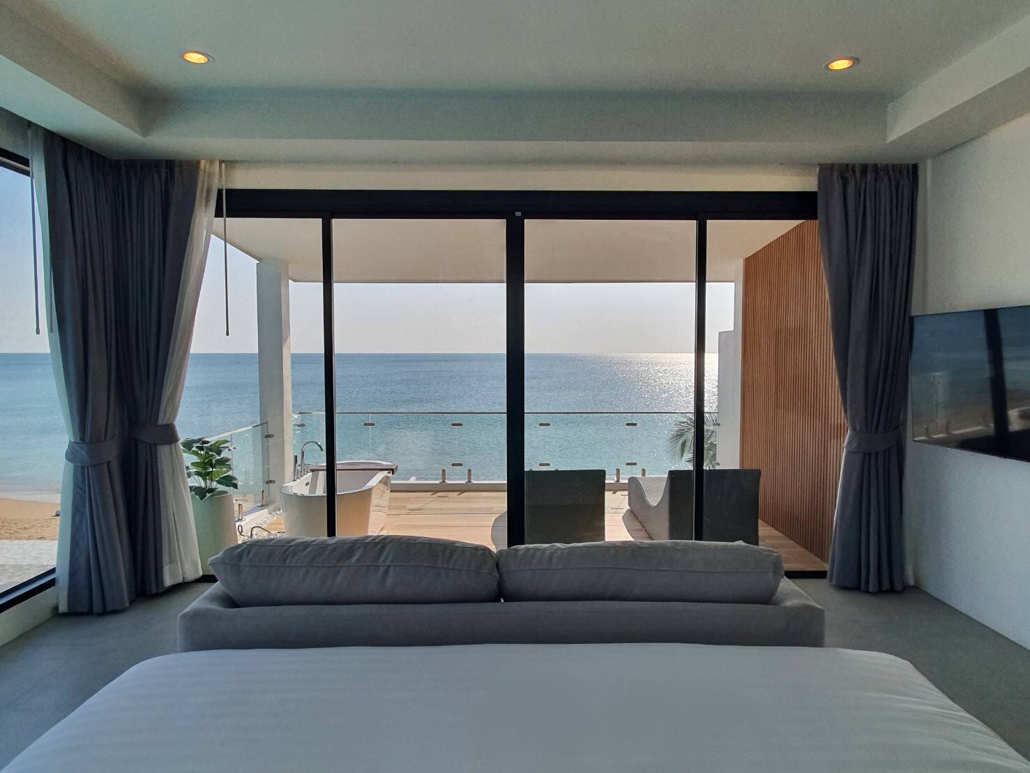 Honeymoon-Suite-Seaview-20230414142300