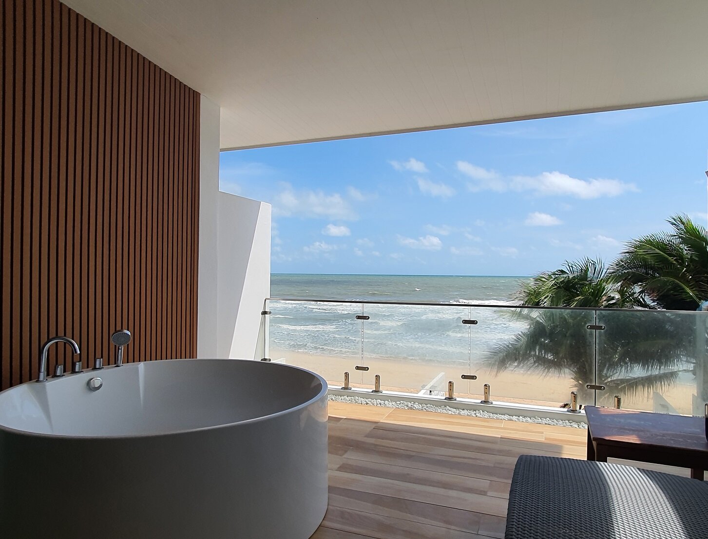 Deluxe-Suite-Seaview-20230414142122